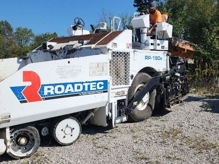 2017-roadtec-wheel-asphalt-paver-w/omini4-image-4