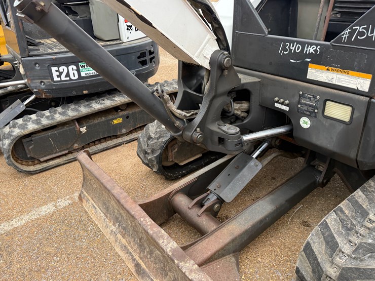 2013-bobcat-e35-image-15