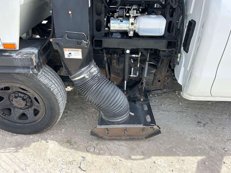 2017-chevrolet-silverado-image-26