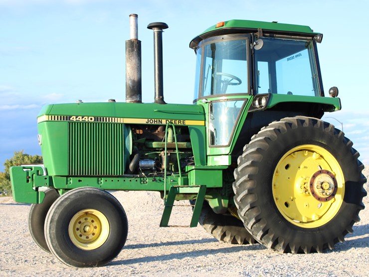 john-deere-4440-image-1