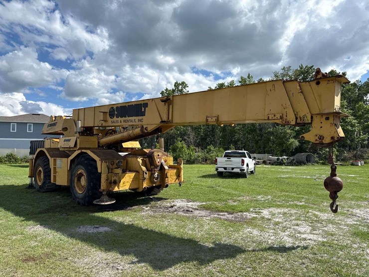 grove-4x4-rough-terrain-hydraulic-crane-image-2