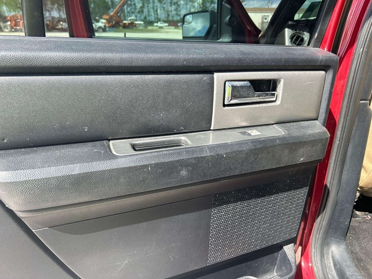 2016-ford-expedition-xlt-image-20