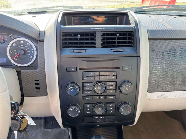 2011-ford-escape-image-17