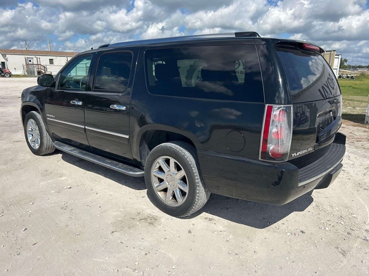 2013-gmc-yukon-denali-image-4
