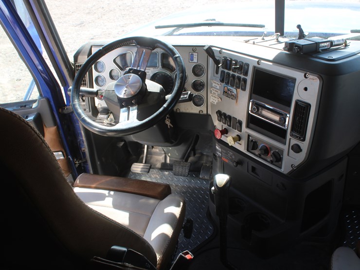 #2045-•-#2045--2013-mack-chu613-semi-tractor-image-54