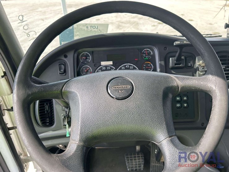 2016-freightliner-m2-106-altec-am50-50ft.-insulated-material-handling-bucket-truck-image-12