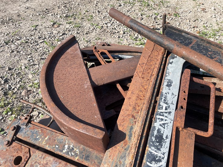 #1040-•-pallet-of-plow-parts-image-6