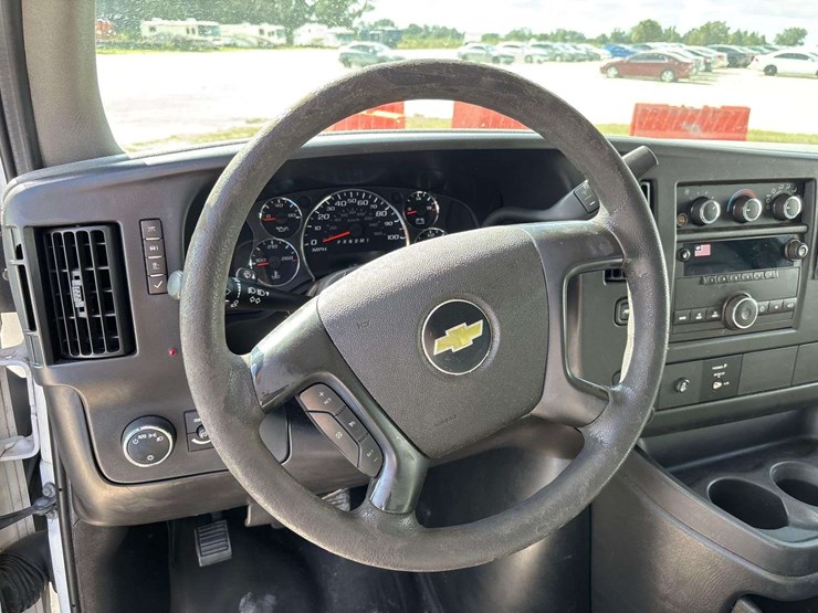 2014-chevrolet-express-3500-image-17