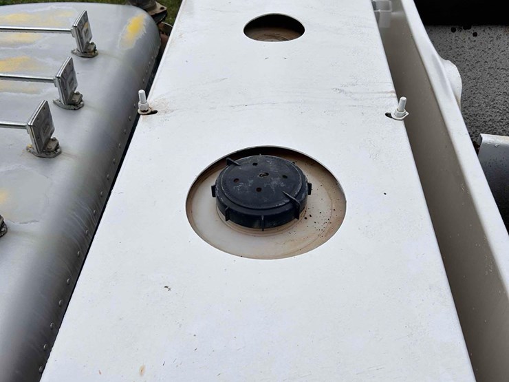 2008-peterbilt-388-image-22