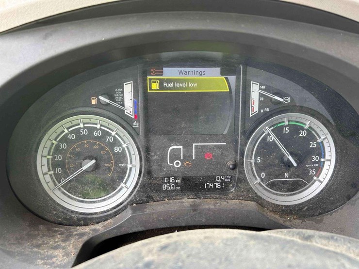 2017-peterbilt-220-image-21