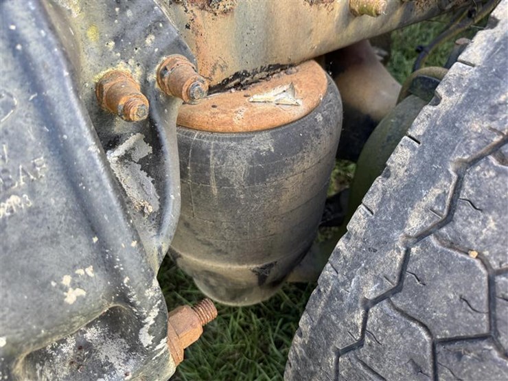 2005-peterbilt-387-image-37