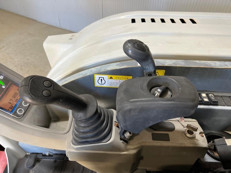 takeuchi-tb240-image-29