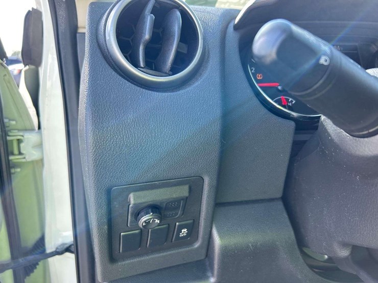 2014-nissan-rogue-image-8