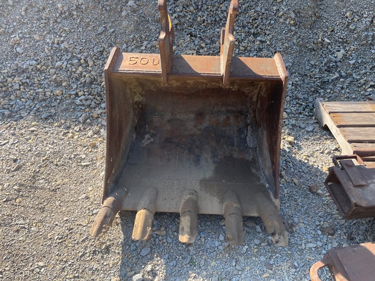 #1031-•-28"-excavator-bucket-image-2