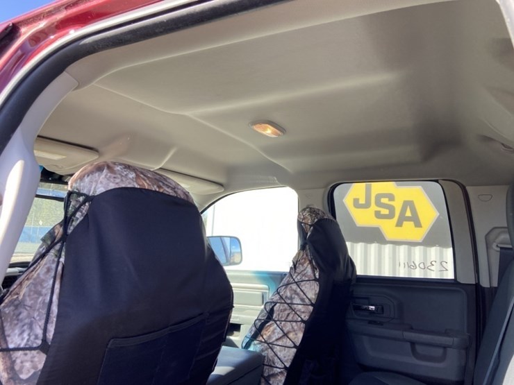 2015-dodge-ram-crew-cab-4wd-pickup-image-25