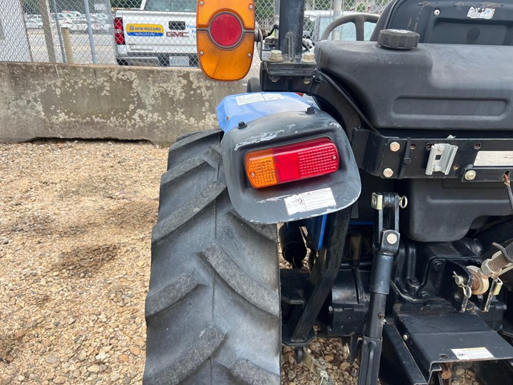 2011-new-holland-30-image-10