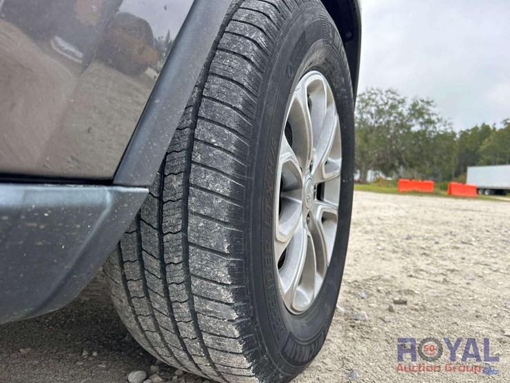 2016-jeep-grand-cherokee-image-28