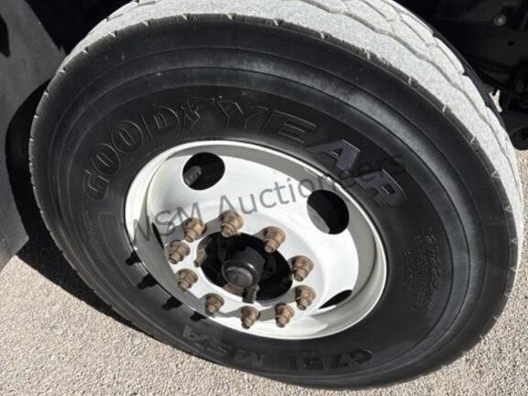 2013-international-7400-image-21