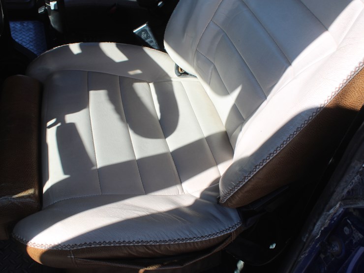 #2045-•-#2045--2013-mack-chu613-semi-tractor-image-48