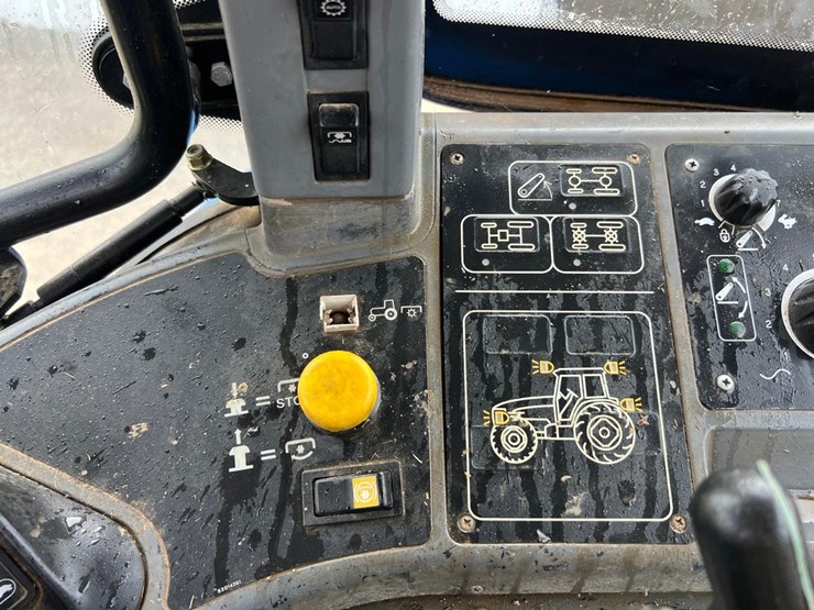 new-holland-tm150-image-32