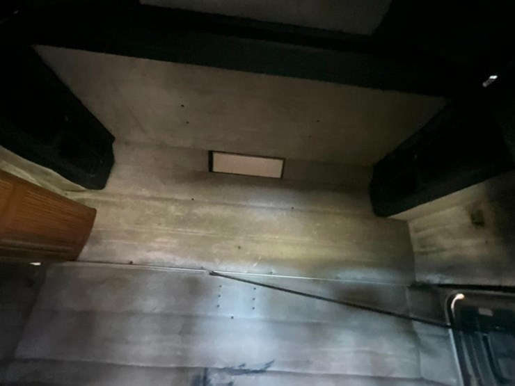 1998-peterbilt-379-image-35