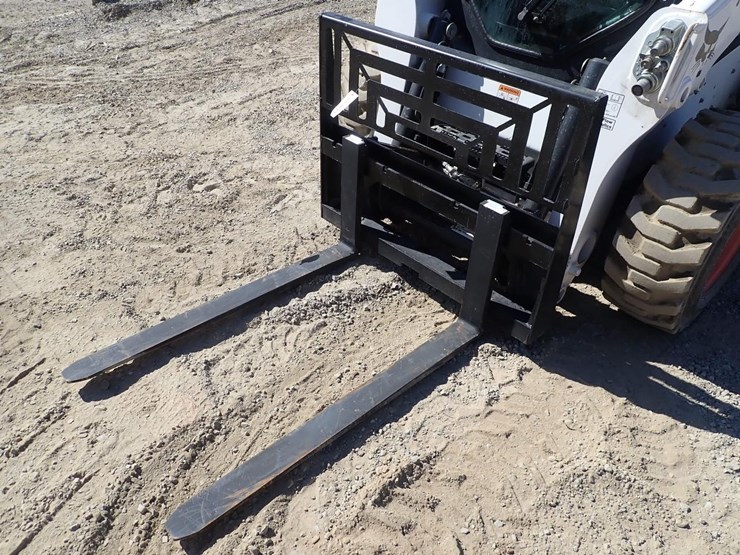 wildcat-48"-skid-steer-pallet-forks-image-1