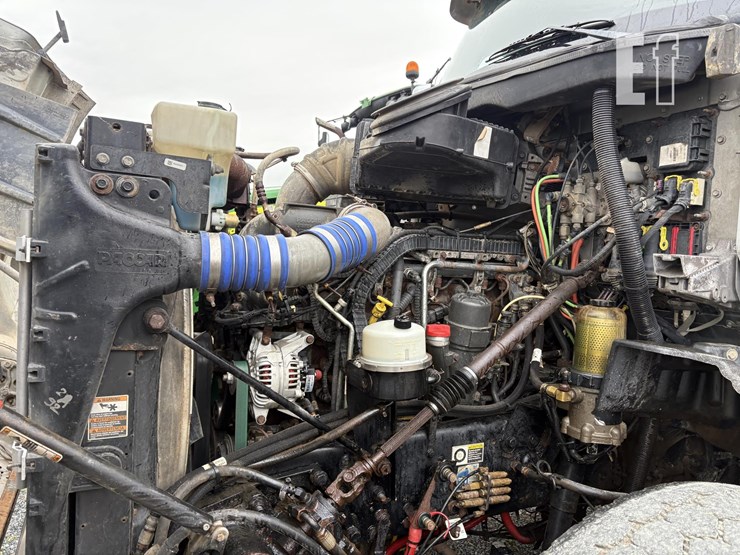 2015-peterbilt-567-image-37