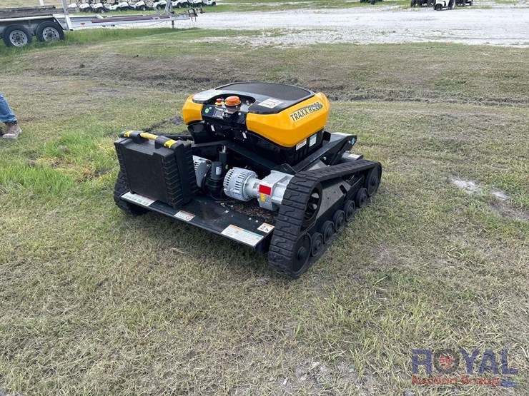 2022-mcconnel-traxx-rc28-43in.-remote-controlled-slope-mower-image-3