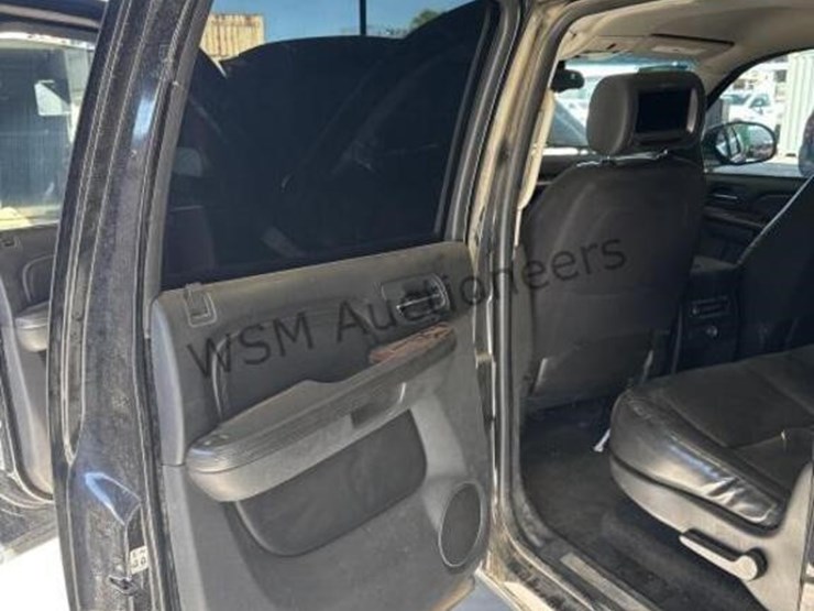 2007-cadillac-escalade-esv-image-25