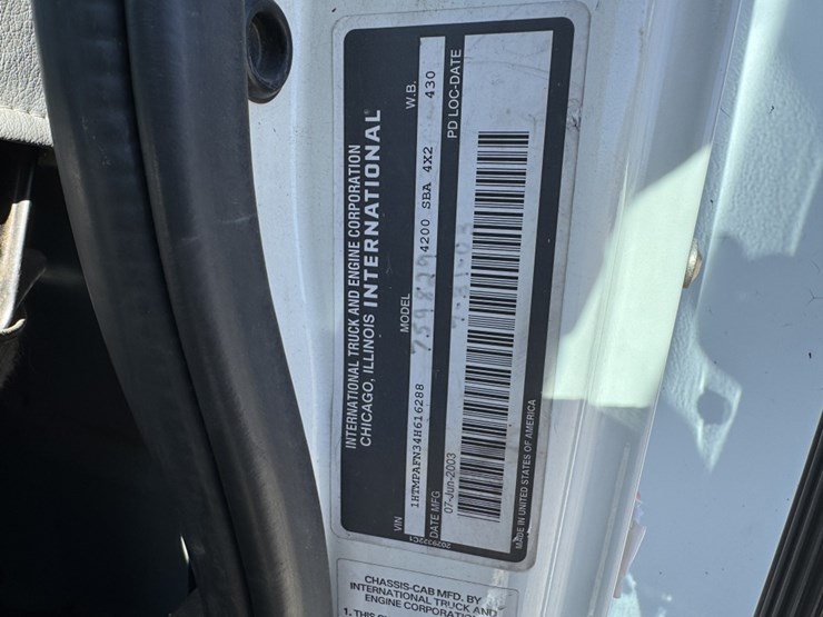 2004-international-durastar-4200-image-10