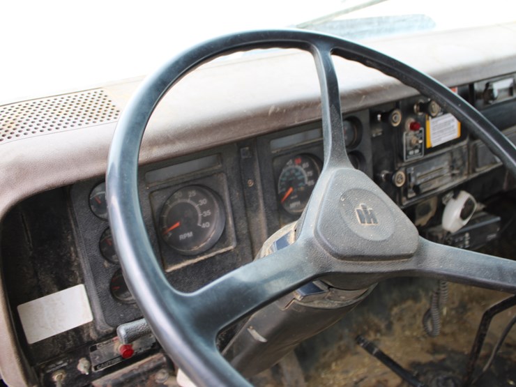 1982-international-s1700-image-34