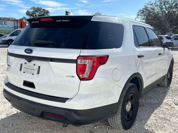 2019-ford-explorer-image-3