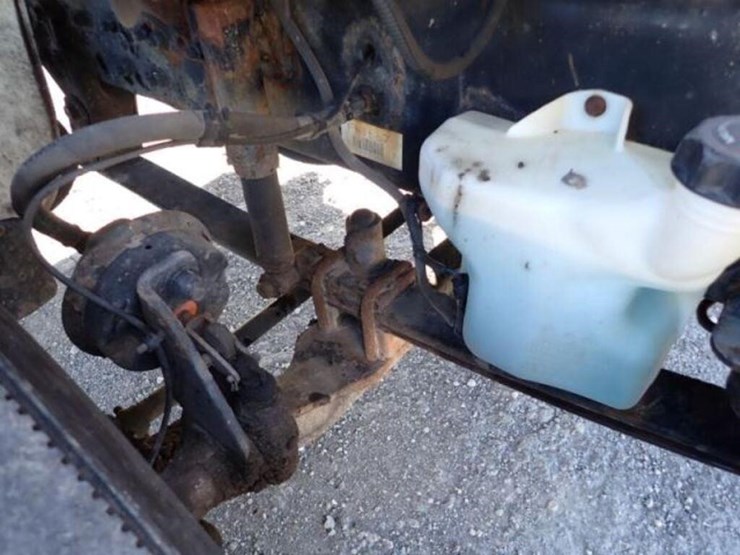 2014-freightliner-business-class-m2-106-image-33