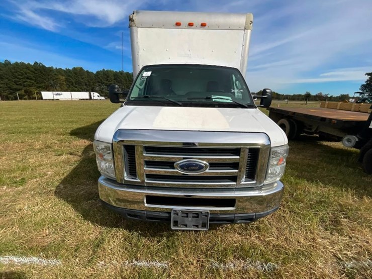 2014-ford-e350-image-2