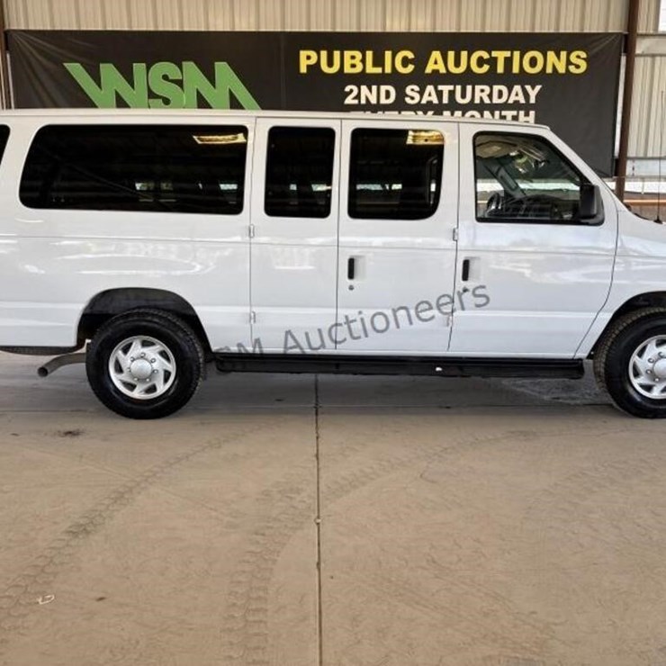 2009 Ford E-Series Passenger Van