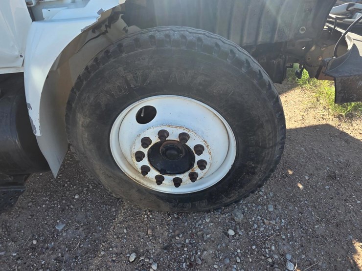 2005-international-durastar-4300-image-10