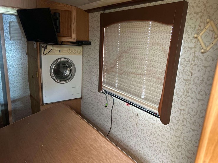 1999-southwind-fleetwood-34n-34ft-class-a-motorhome-image-16