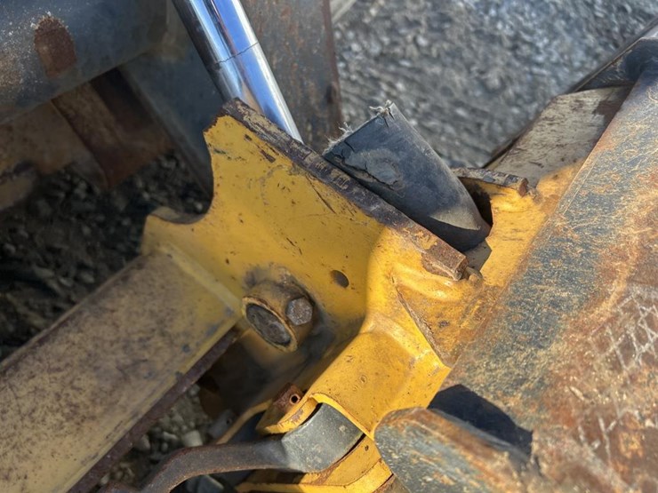 2016-deere-326e-image-15