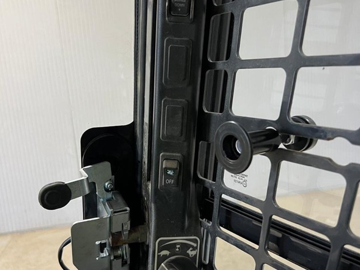 2017-bobcat-s770-image-26