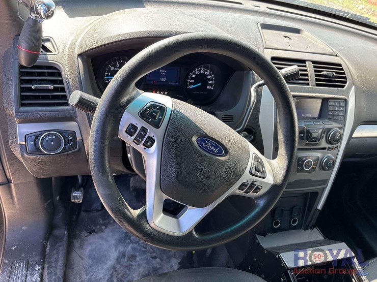 2015-ford-explorer-image-13