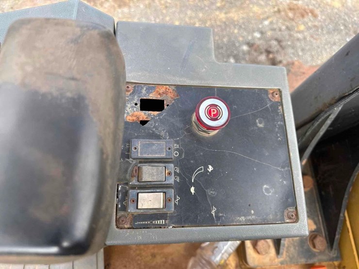 2001-caterpillar-cp-563d-image-23