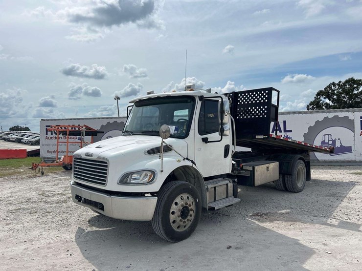 2018-freightliner-m2-106-lay-flat-roll-back-truck-image-20