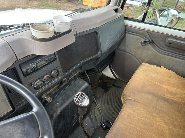 1995-international-4700-image-13