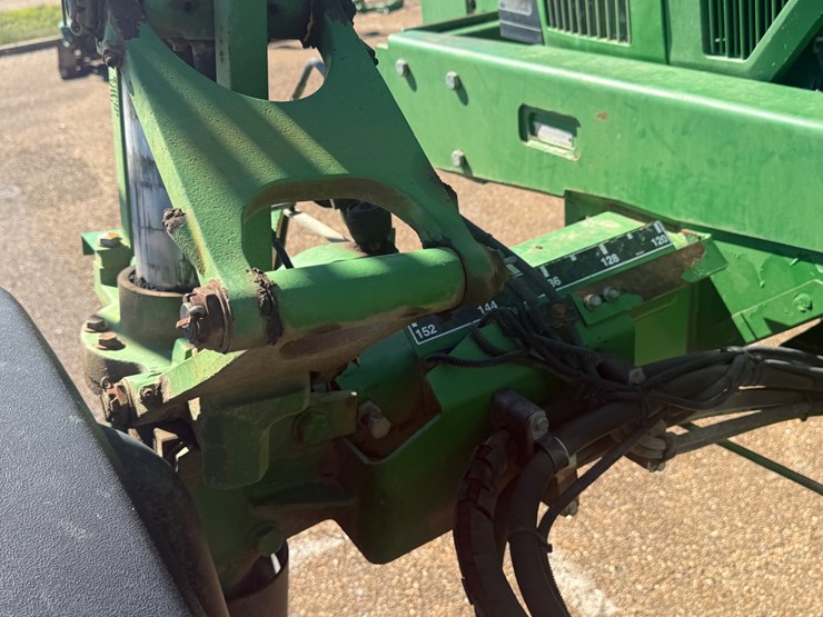 john-deere-4710-image-32