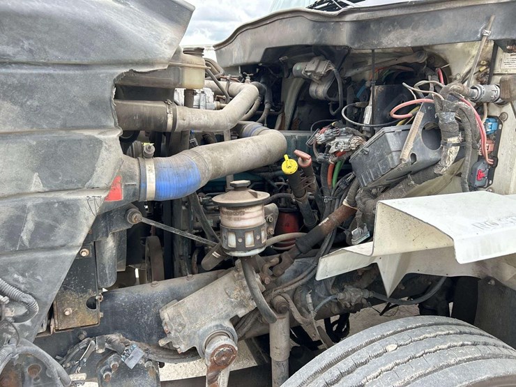 2003-international-7400-image-7