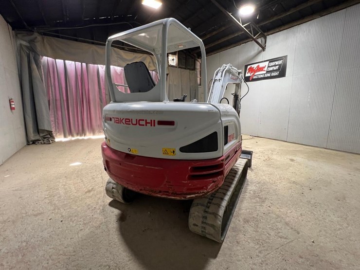 takeuchi-tb240-image-5