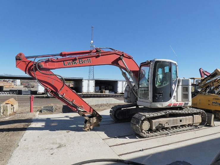 2010-link-belt-135a-hydraulic-excavator,-sn:hex7136,-erops,-qt-bucket,-7843-image-2