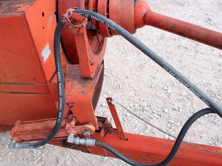 new-holland-315-image-35