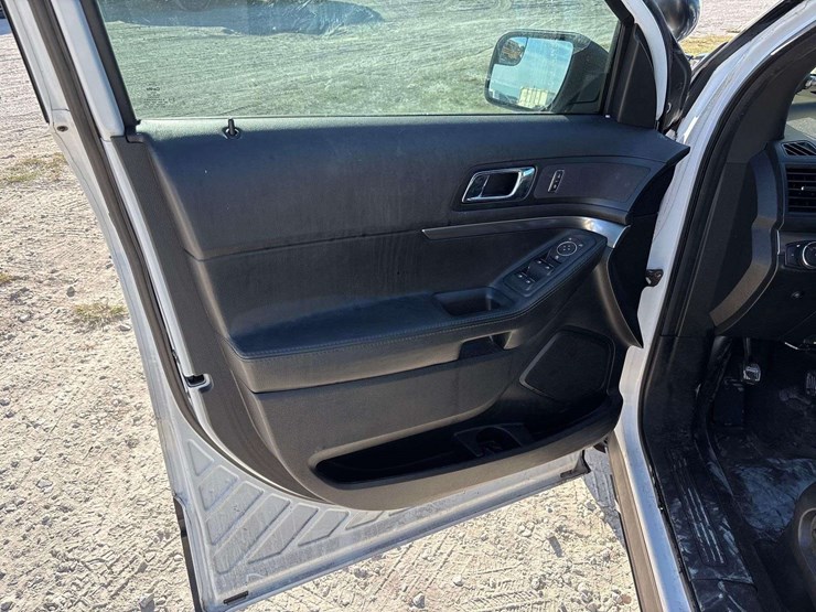 2018-ford-explorer-image-11