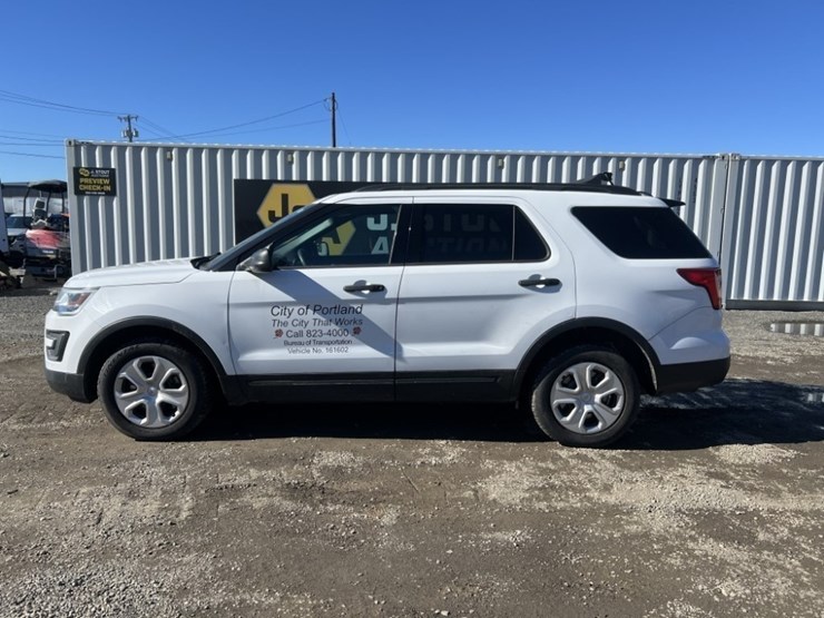 2016-ford-explorer-image-7